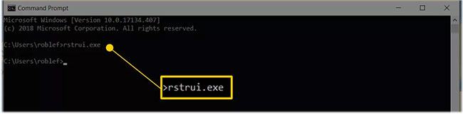 Nhập lệnh rstrui.exe