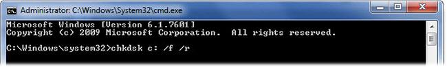 Nhập chkdsk / f / r và nhấn Enter
