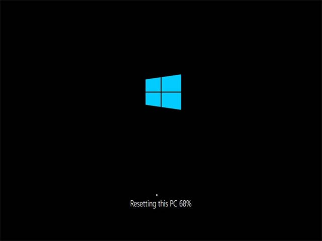 Windows 10 sẽ tự động bắt đầu cài đặt lại hệ thống