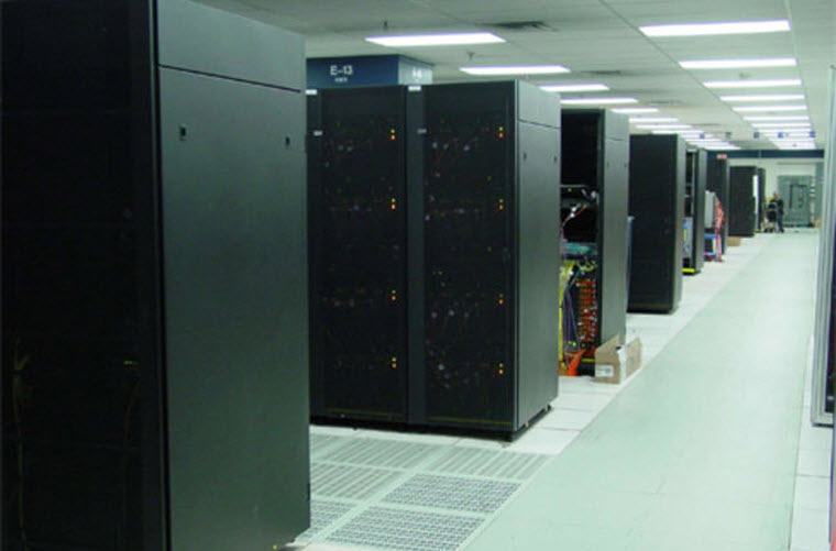 Tốc độ của siêu máy tính Roadrunner khi đó là 1,04 petaflop