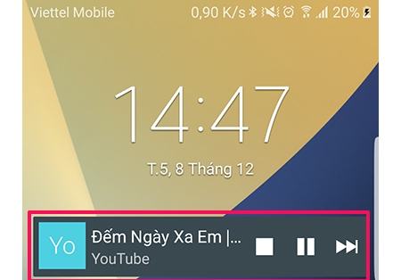Bên cạnh màn hình khóa
