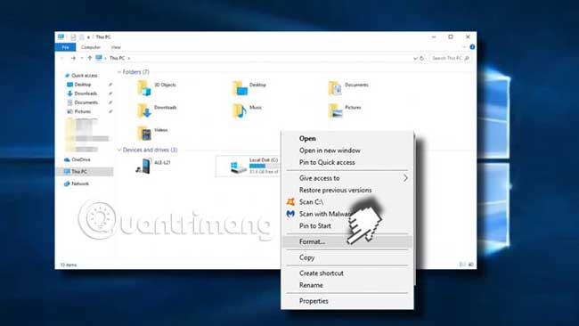 Để thực hiện việc này, bấm chuột phải vào ổ đĩa trong File Explorer, chọn Định dạng, sau đó bấm Bắt đầu