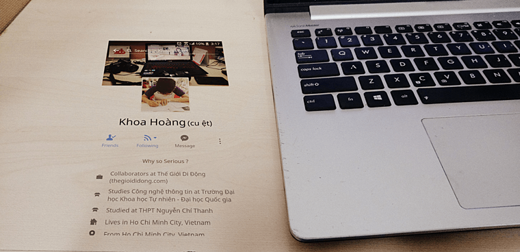 Hình ảnh trang Facebook trong suốt