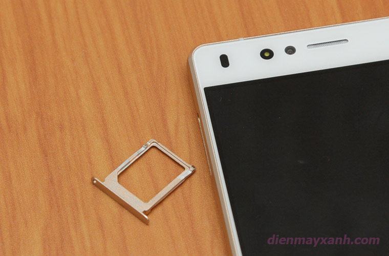     Kiểm tra lại khe cắm SIM