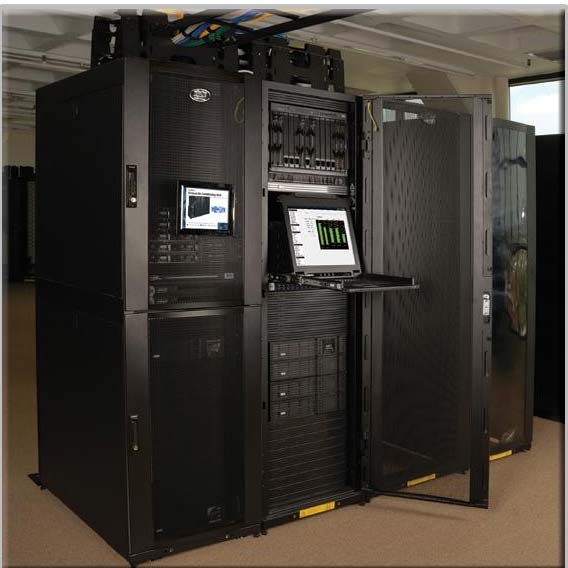Các tủ mạng lớn thường bao gồm các khung kim loại chắc chắn được đặt cố định trong các trung tâm dữ liệu