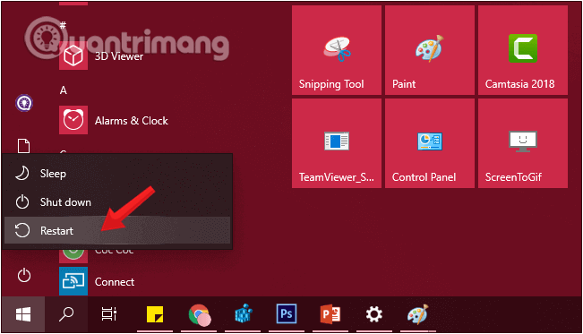 Giữ phím Shift trên bàn phím của bạn trong khi bạn nhấp vào Khởi động lại