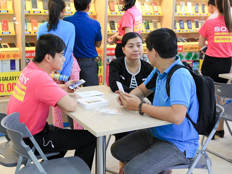 DienmayXANH.com hỗ trợ gửi máy về trung tâm bảo hành sản phẩm để khách hàng yên tâm