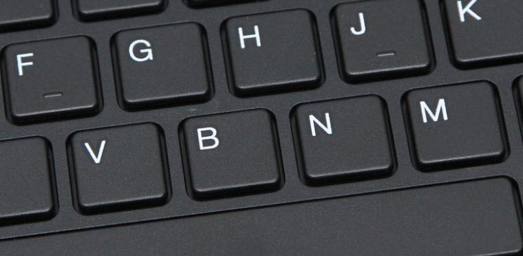 Touchpad cũng khá thông dụng, độ nhạy ổn định có thể hỗ trợ các thao tác phức tạp