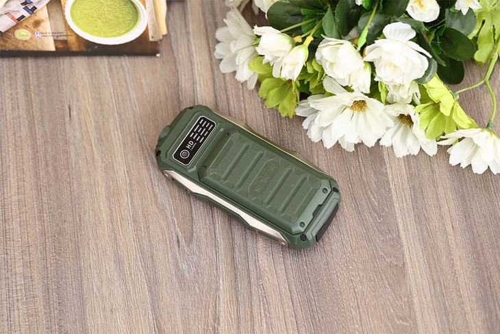 Top 4 điện thoại cơ bản có dung lượng pin lớn