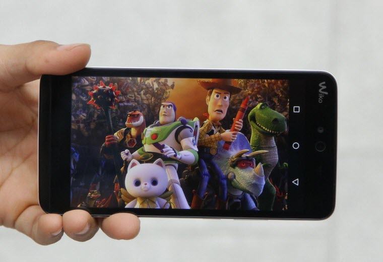 Màn hình IPS LCD cho hình ảnh hiển thị ổn định, rõ nét