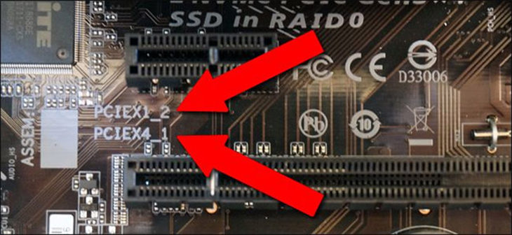 Bạn sẽ thấy các ổ PCIe trên bo mạch chủ. 